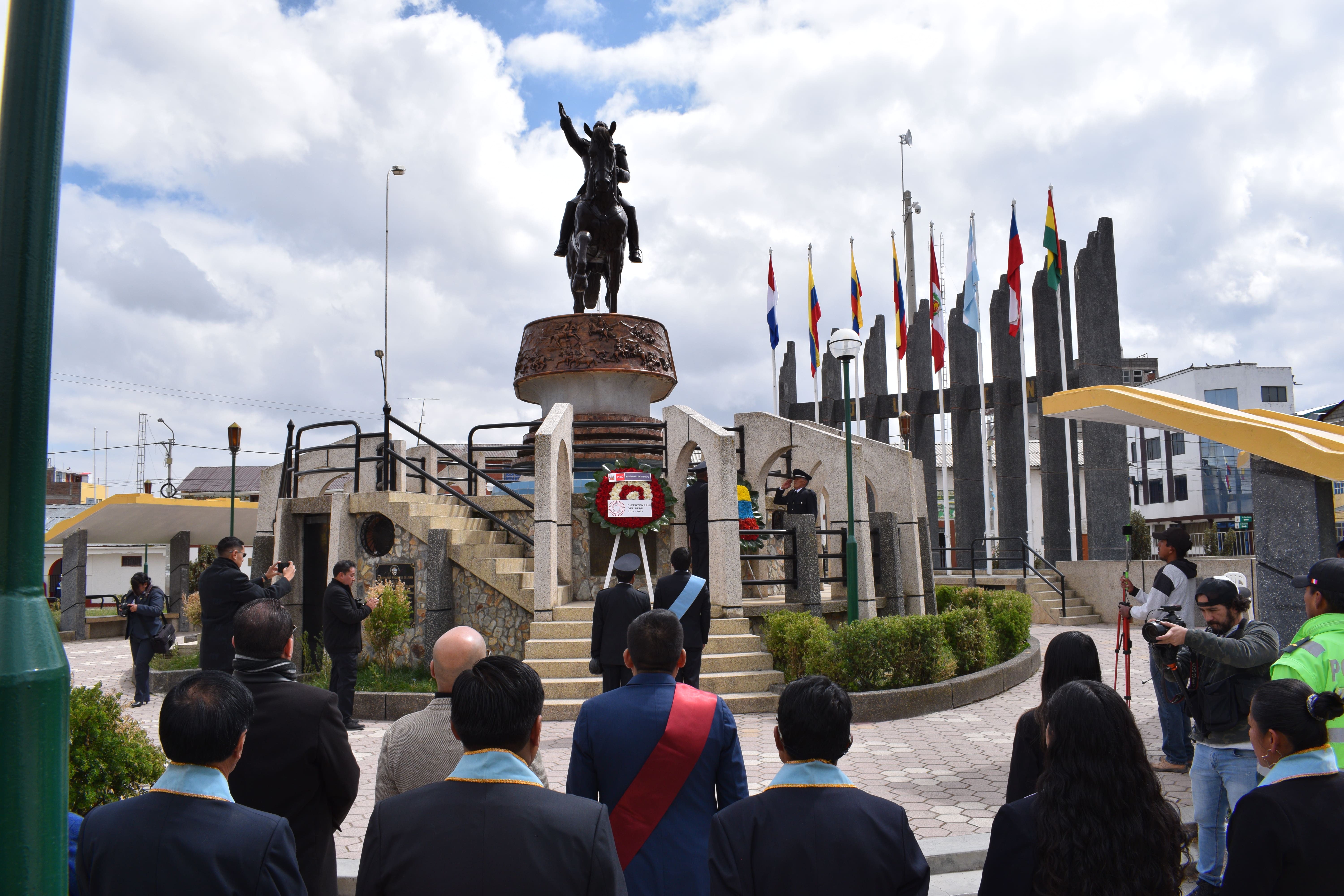 Ciclo de actividades en conmemoración a los 200 años de la llegada del Libertador Simón Bolívar al Perú