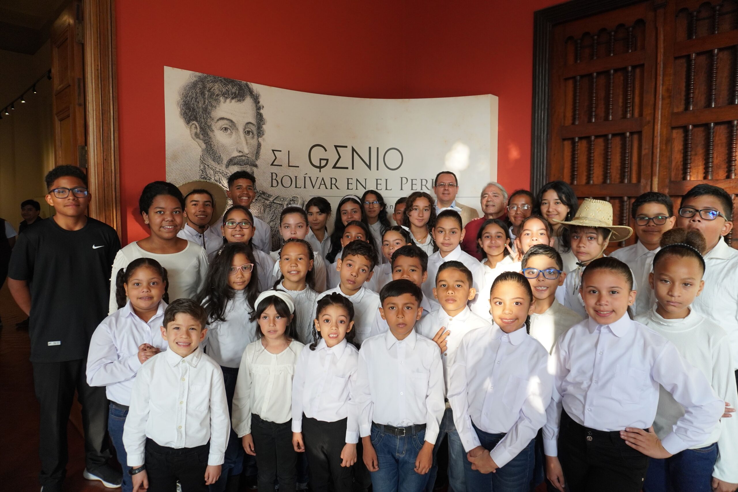 Club infantil Mi Patria Venezuela recorre la exposición “El Genio: Bolívar en el Perú”